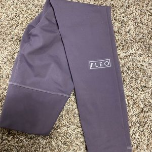 Fleo legging, Romey material. 25” length. Size small